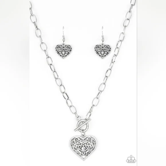 Elegant Silver Heart Pendant Necklace - Picture 2 of 2